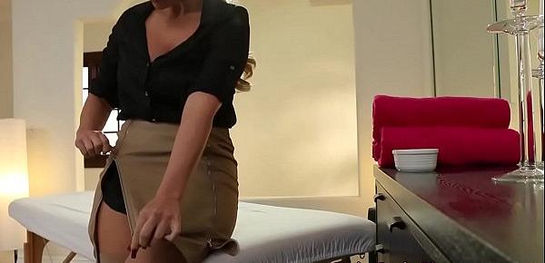 Classy MILF pussylicked during massage